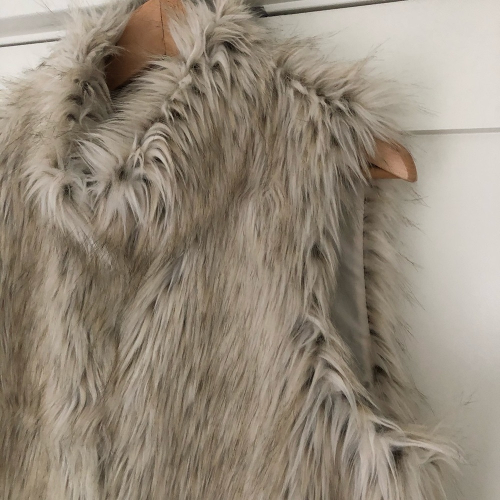 BB Dakota Faux Fur Vest - Picture 6 of 10